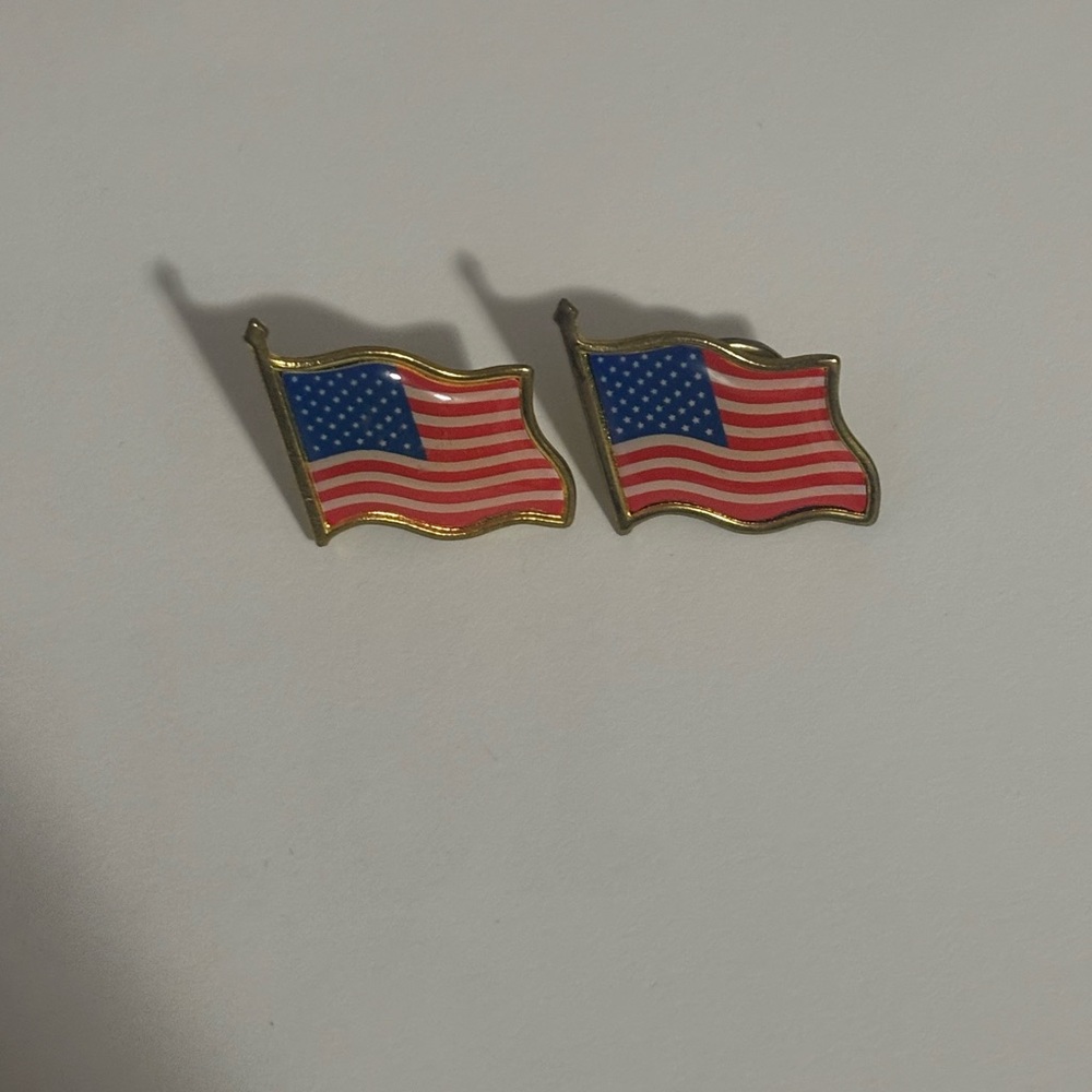 2 Flag Pins